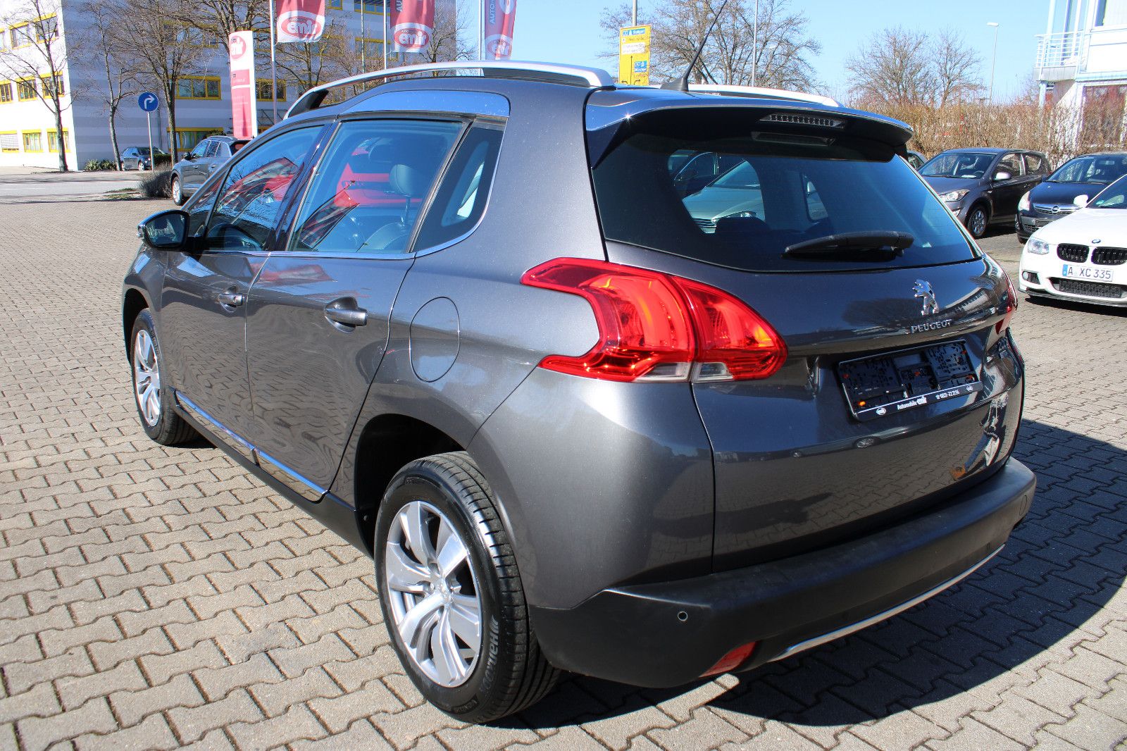 Fahrzeugabbildung Peugeot 2008 Allure PureTech 110 Navi,PDC,SHZ,LED