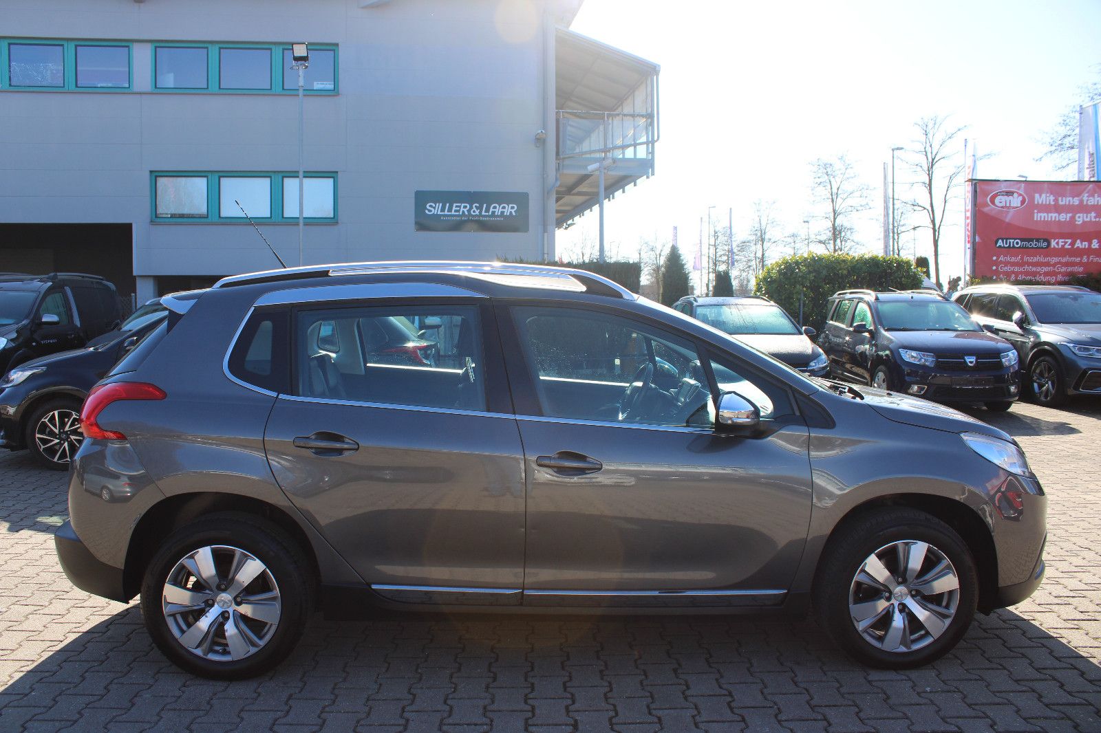 Fahrzeugabbildung Peugeot 2008 Allure PureTech 110 Navi,PDC,SHZ,LED