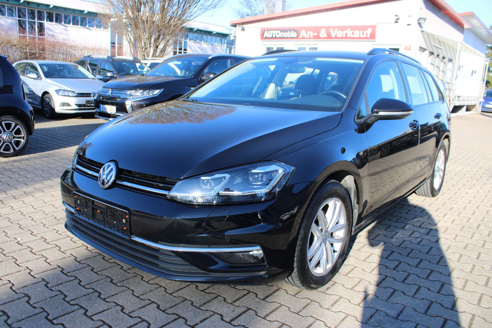 Fahrzeugabbildung Volkswagen Golf 2.0 TDI DSG Variant Navi,Xenon,PDC,AHK,SHZ