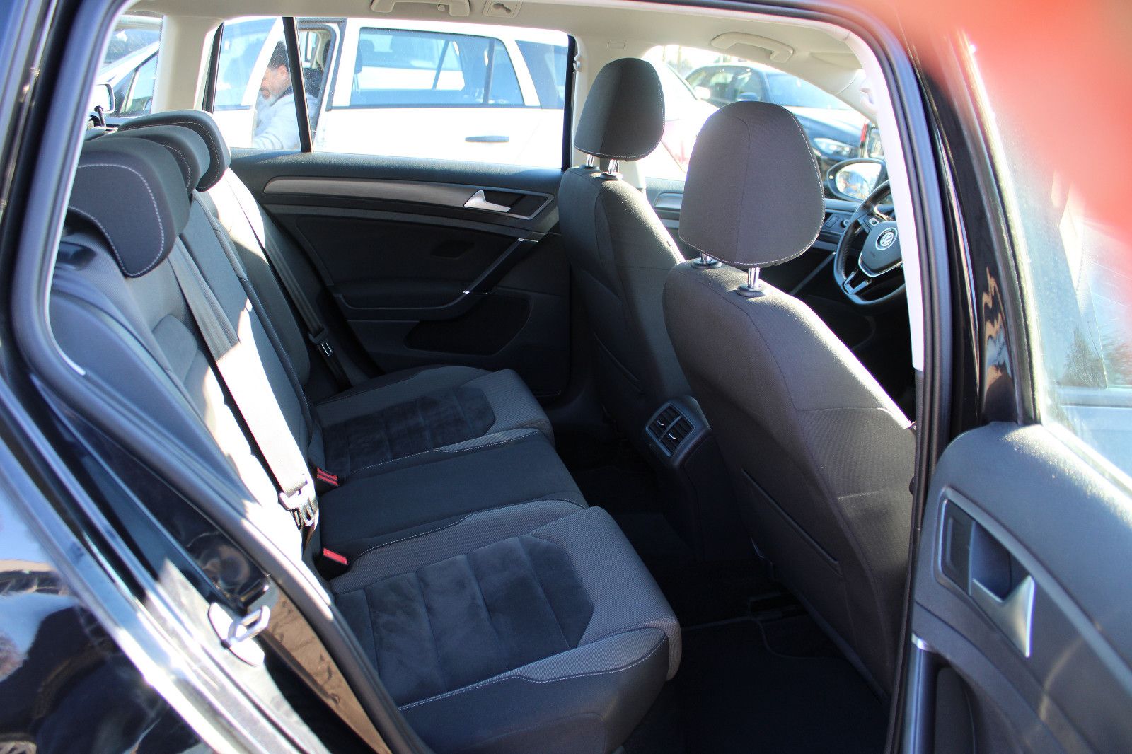 Fahrzeugabbildung Volkswagen Golf 2.0 TDI DSG Variant Navi,Xenon,PDC,AHK,SHZ