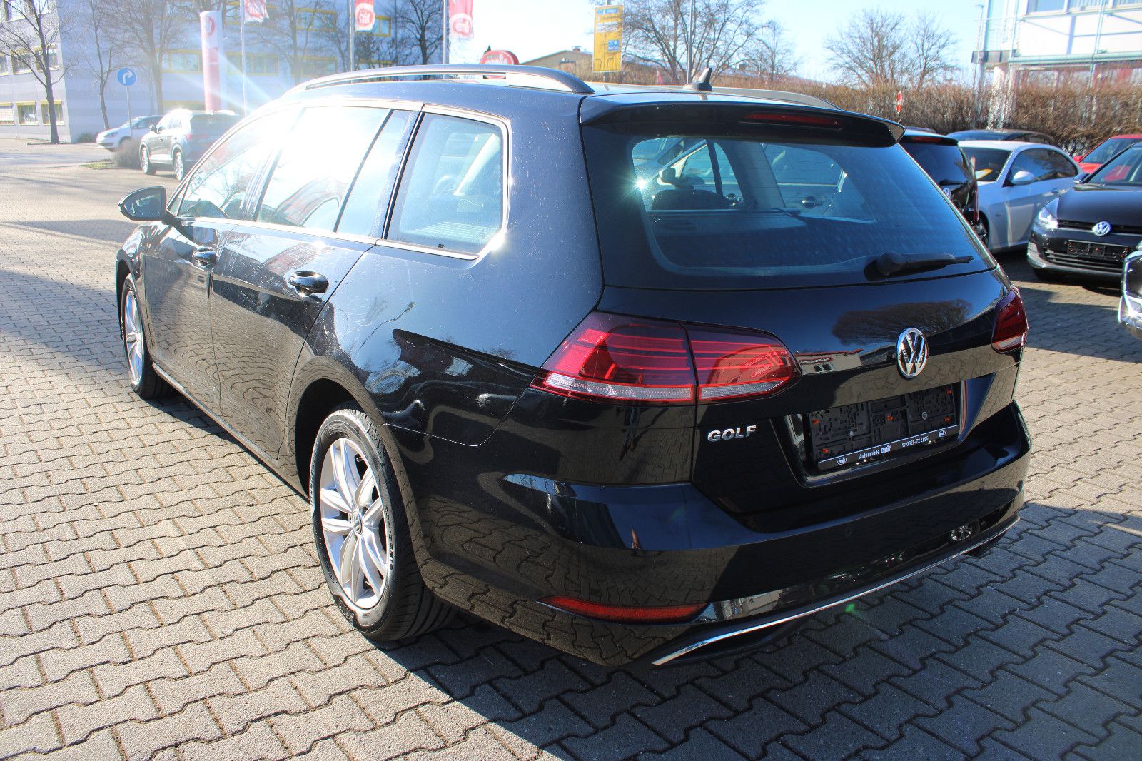 Fahrzeugabbildung Volkswagen Golf 2.0 TDI DSG Variant Navi,Xenon,PDC,AHK,SHZ