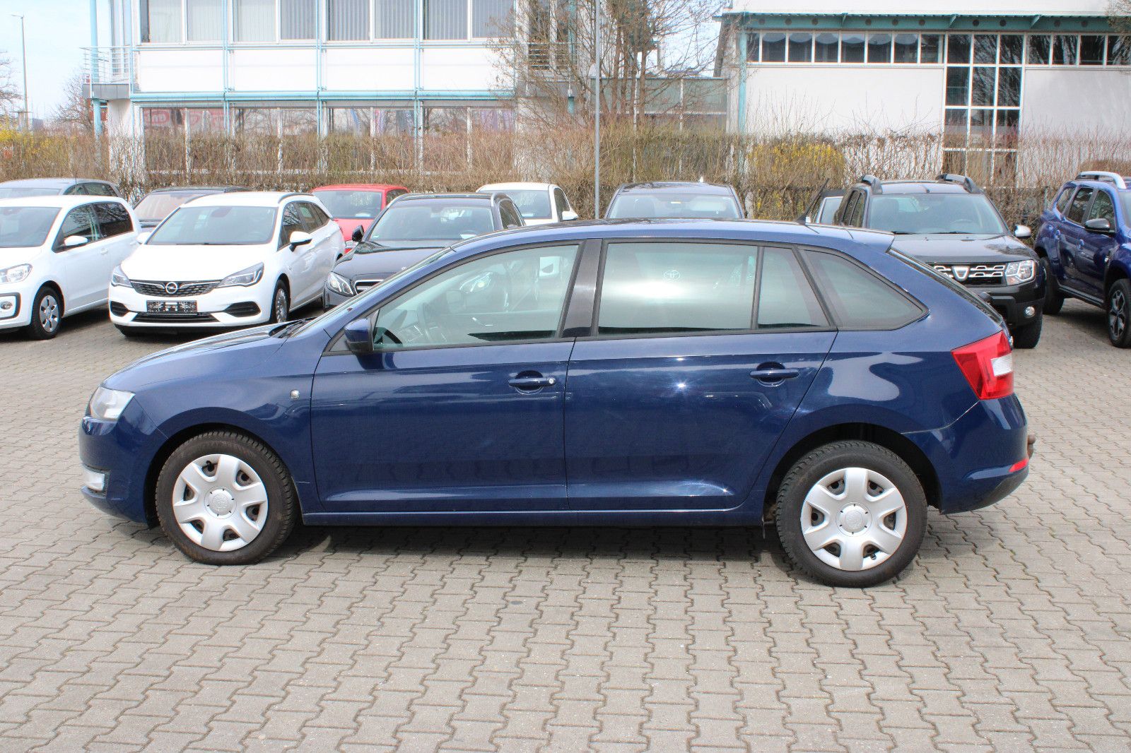 Fahrzeugabbildung SKODA Rapid 1.4 TSI DSG PDC,Navi,AHK,SHZ