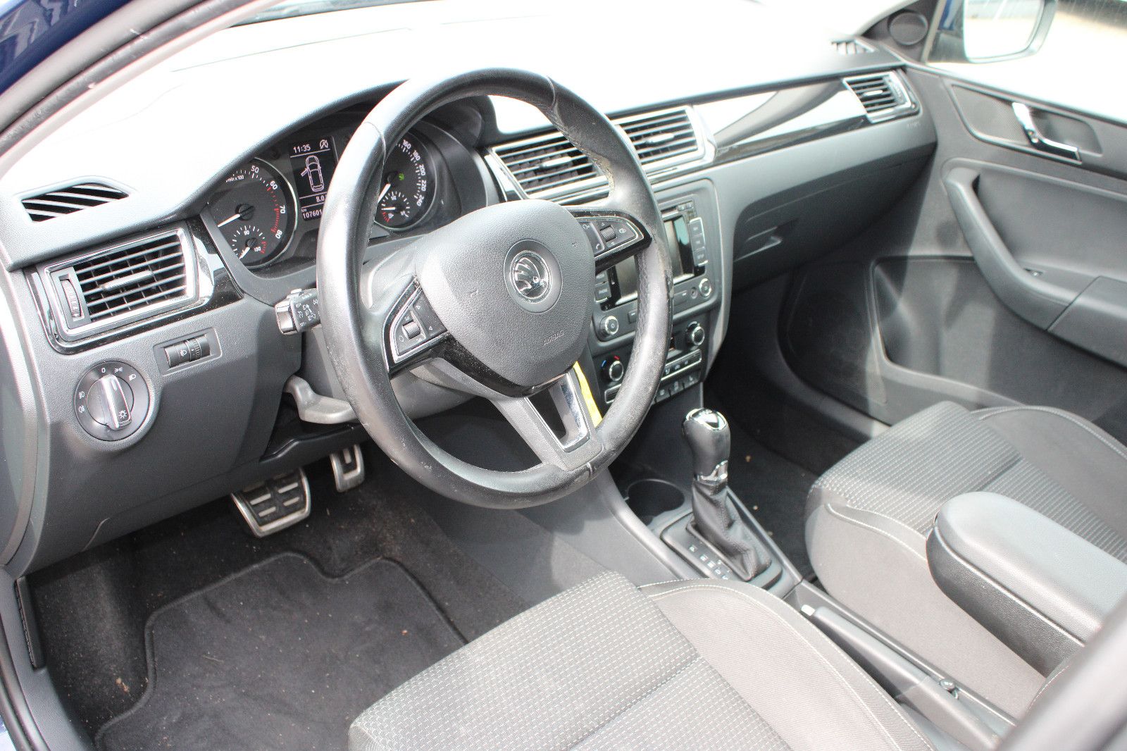 Fahrzeugabbildung SKODA Rapid 1.4 TSI DSG PDC,Navi,AHK,SHZ