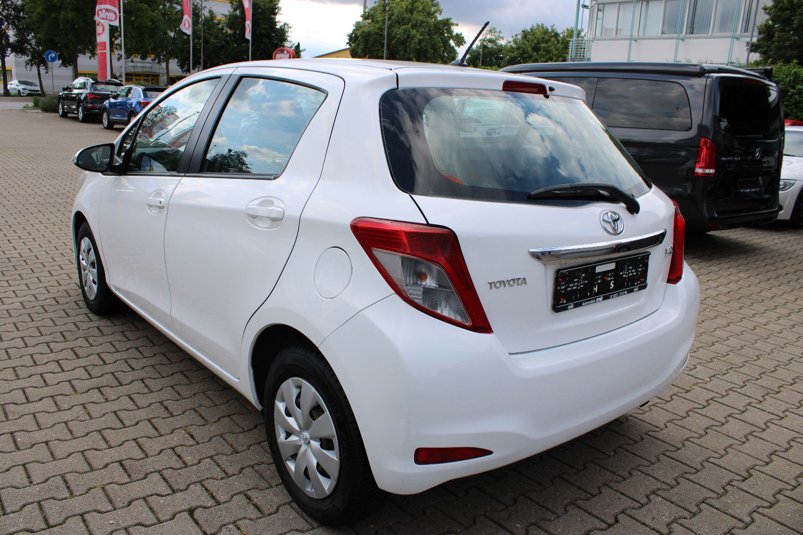 Fahrzeugabbildung Toyota Yaris 1,0-l-Dual-VVT-i Life