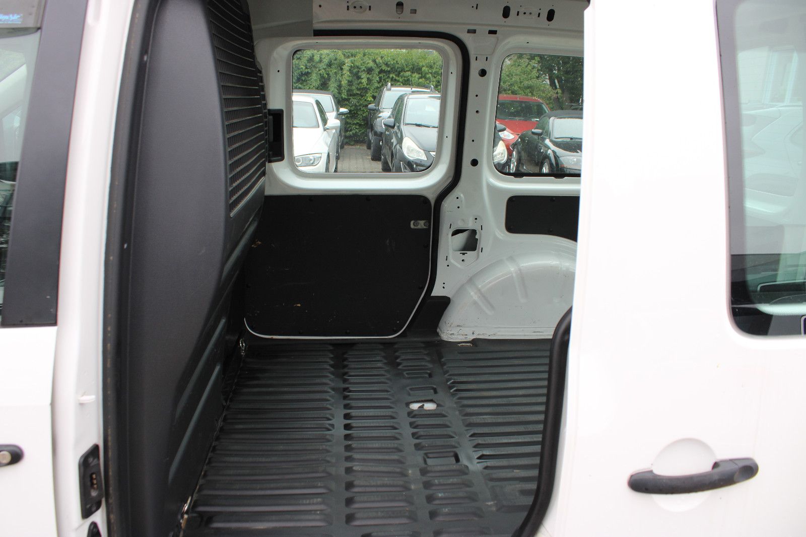 Fahrzeugabbildung Volkswagen Caddy 2.0TDI Kasten mit Fenster 2xSchiebetüren