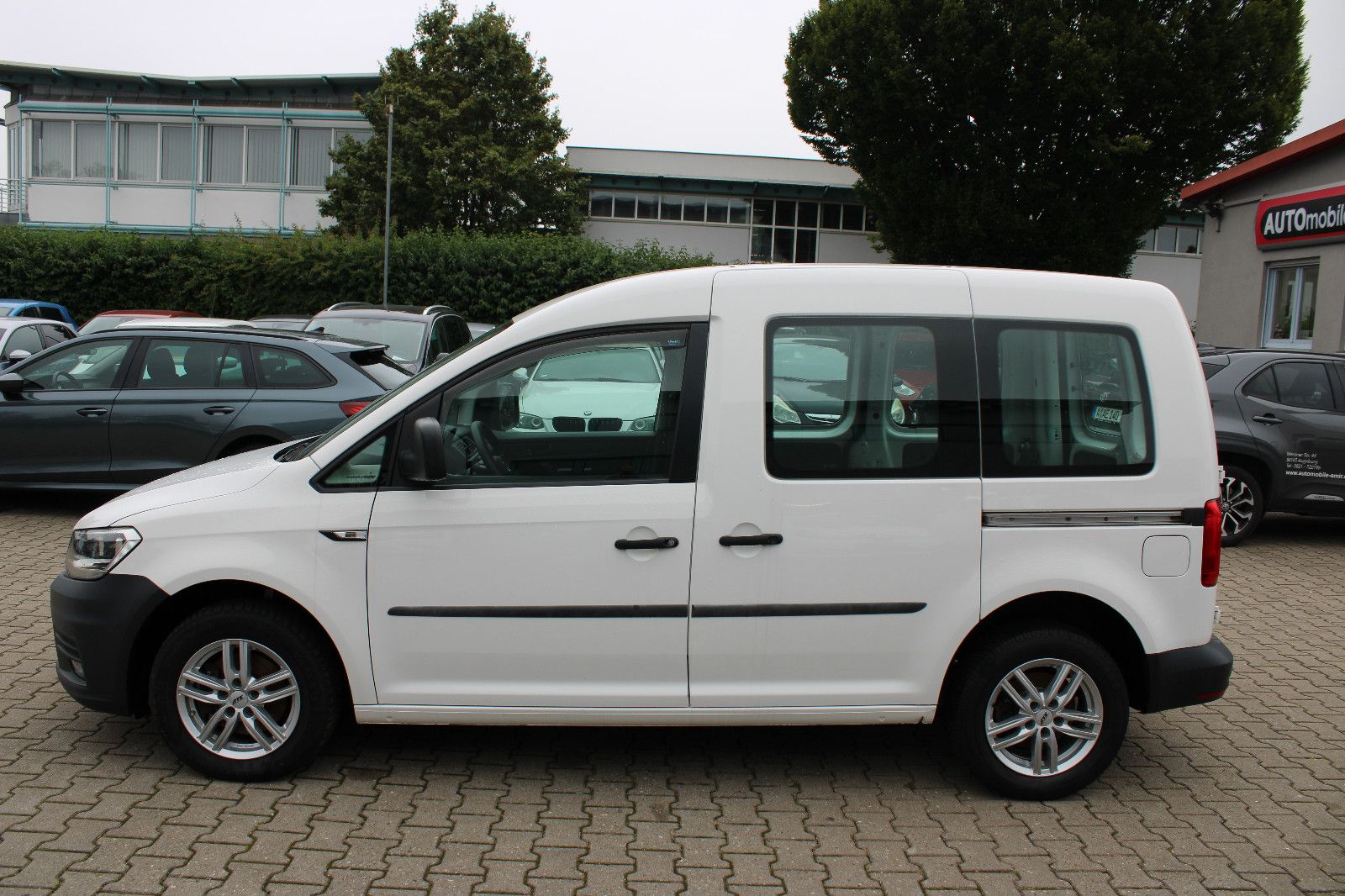 Fahrzeugabbildung Volkswagen Caddy 2.0TDI Kasten mit Fenster 2xSchiebetüren