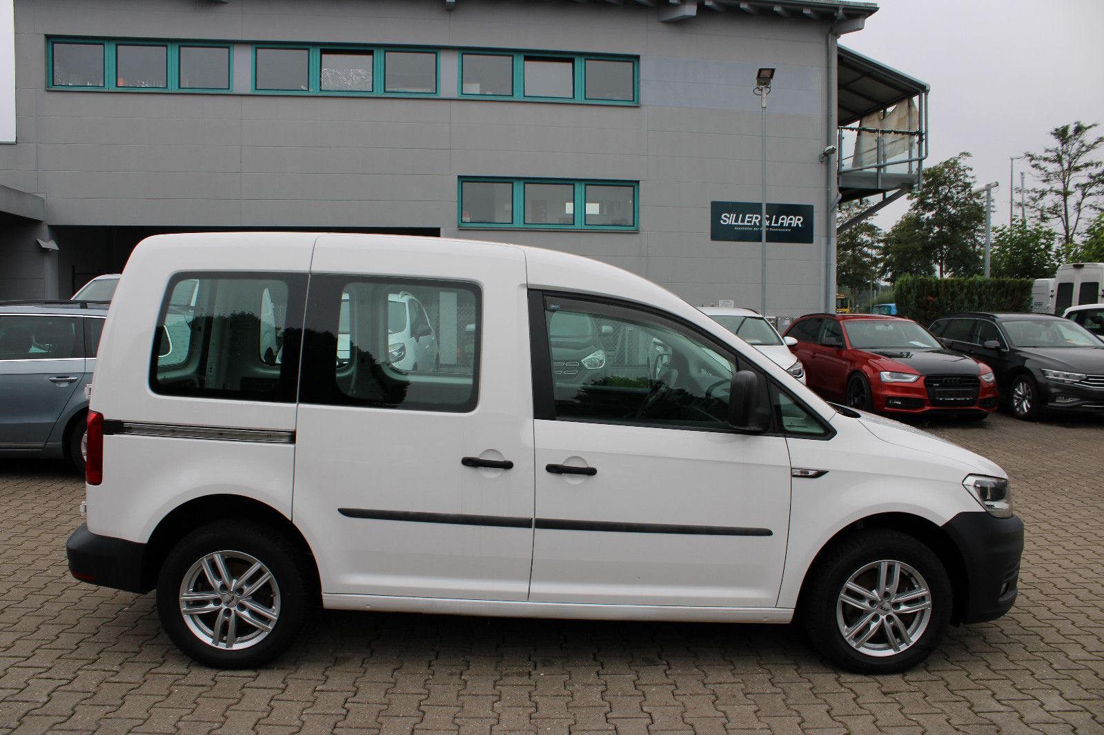 Fahrzeugabbildung Volkswagen Caddy 2.0TDI Kasten mit Fenster 2xSchiebetüren