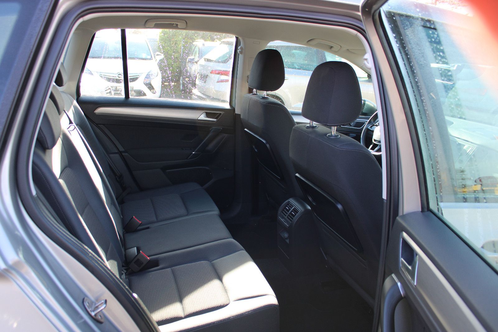 Fahrzeugabbildung Volkswagen Golf Sportsvan 1.2 TSI DSG PDC,SHZ, Tüv neu