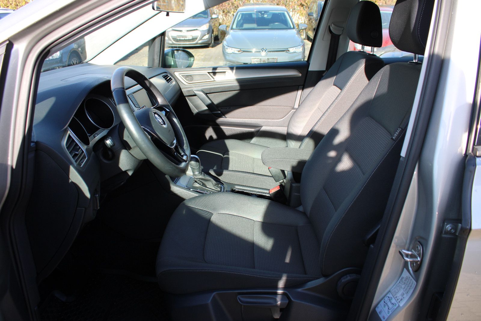 Fahrzeugabbildung Volkswagen Golf Sportsvan 1.2 TSI DSG PDC,SHZ, Tüv neu