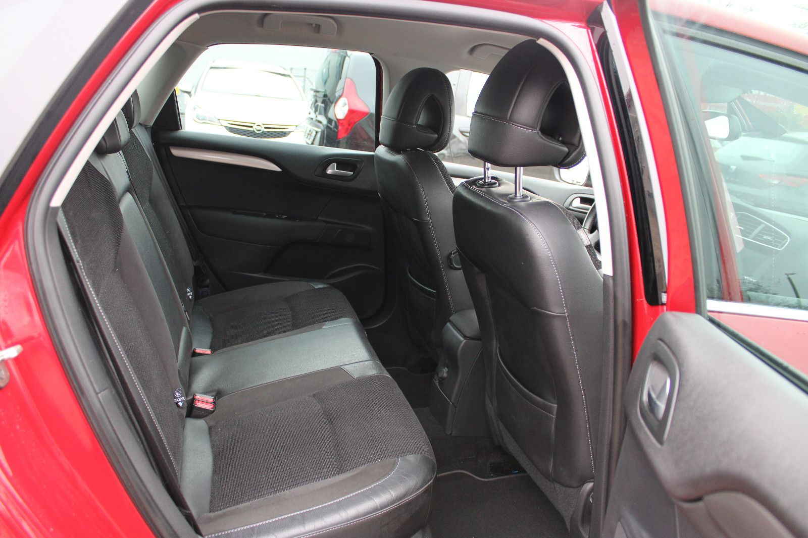 Fahrzeugabbildung Citroën C4 1.6HDI Shine Navi,PDC,SHZ,AHK,LED