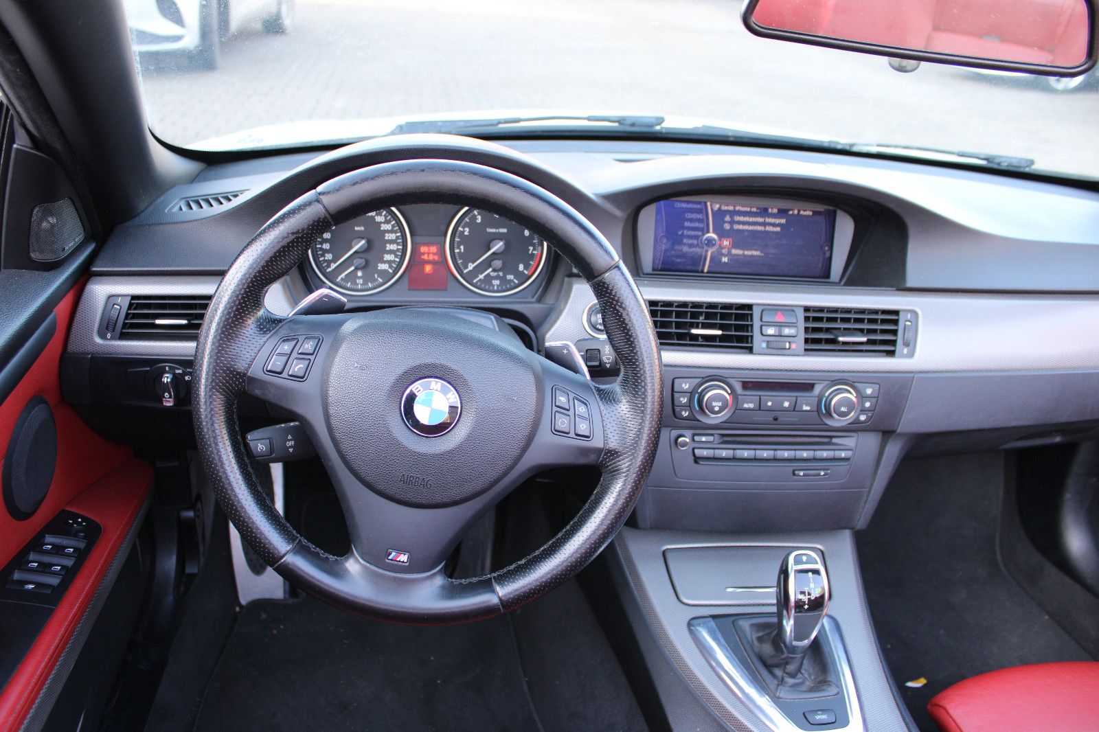 Fahrzeugabbildung BMW 335i Cabrio M Sport DKG Navi,HarmanKardon,Leder