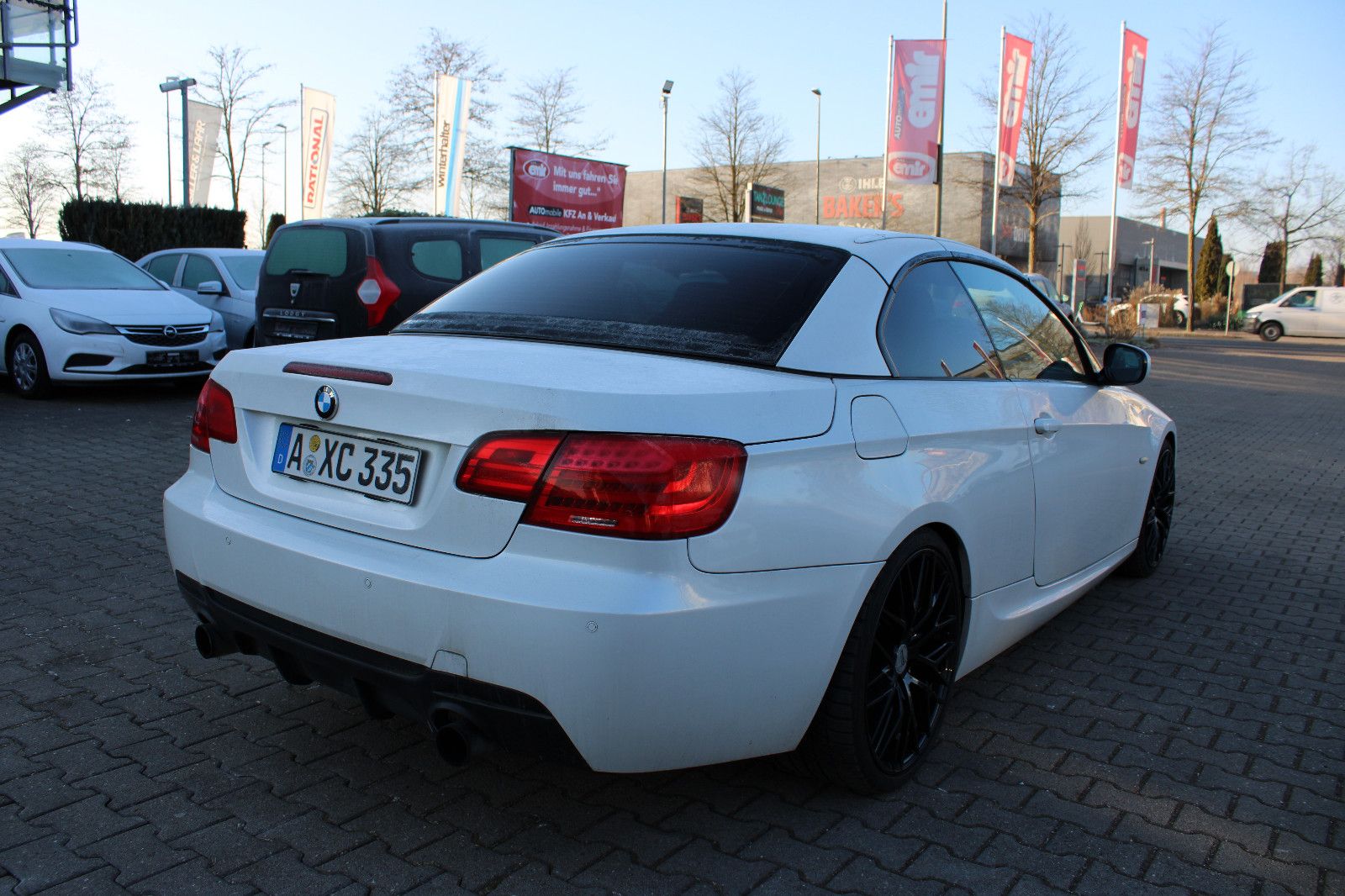Fahrzeugabbildung BMW 335i Cabrio M Sport DKG Navi,HarmanKardon,Leder