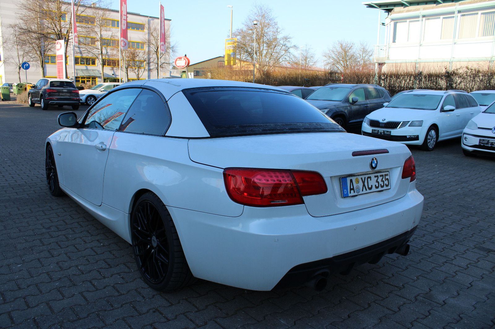 Fahrzeugabbildung BMW 335i Cabrio M Sport DKG Navi,HarmanKardon,Leder