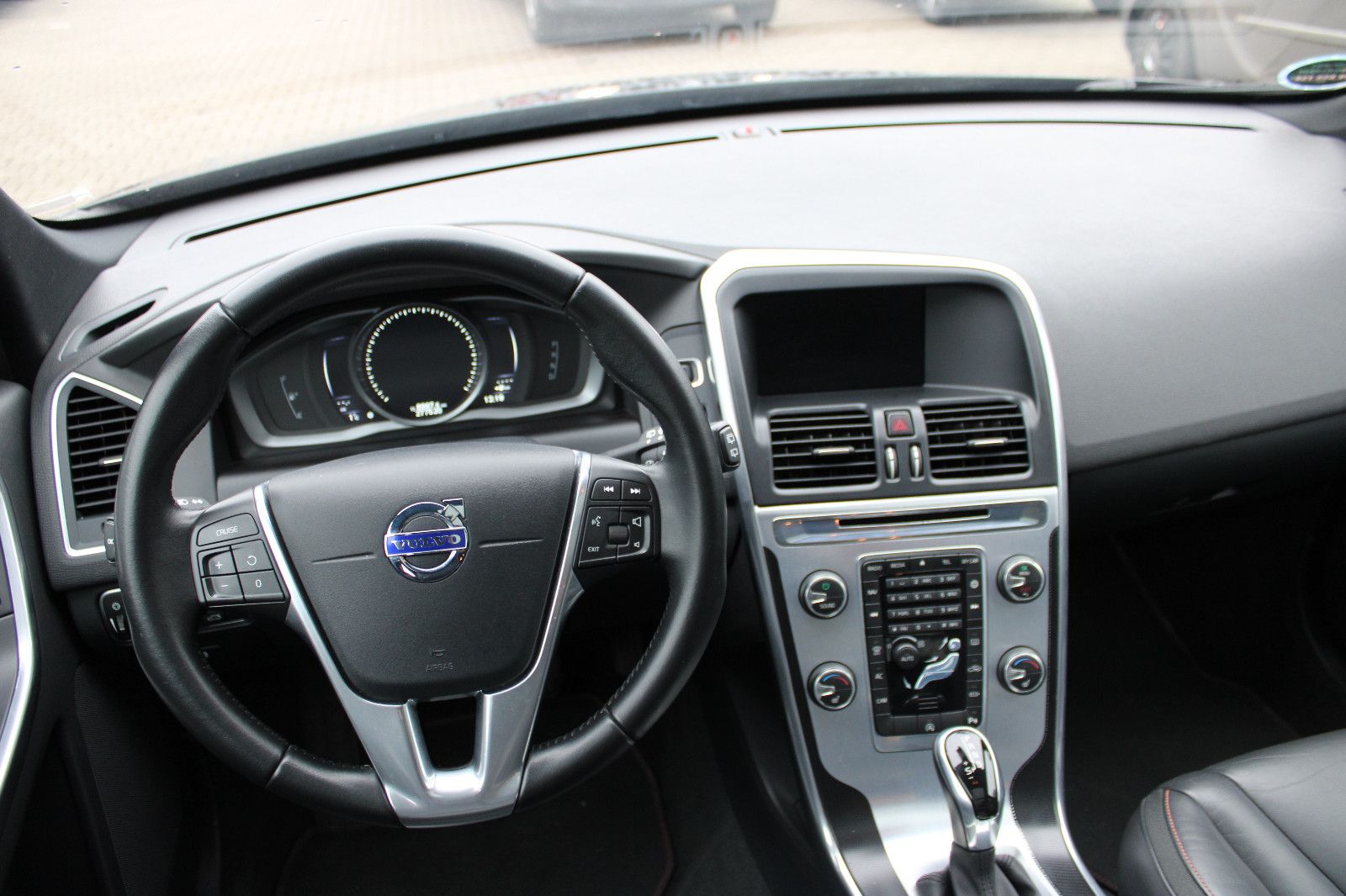 Fahrzeugabbildung Volvo XC60 Ocean Race Kamera,Panorama,Leder,SHZ