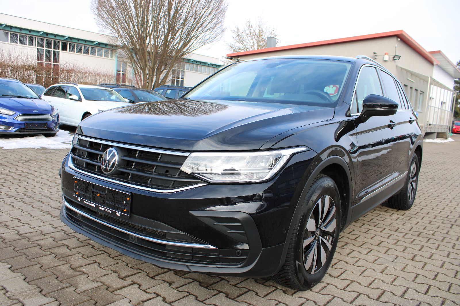 Fahrzeugabbildung Volkswagen Tiguan 1.5 TSI DSG MOVE Navi,PDC,LHZ,SHZ,LED