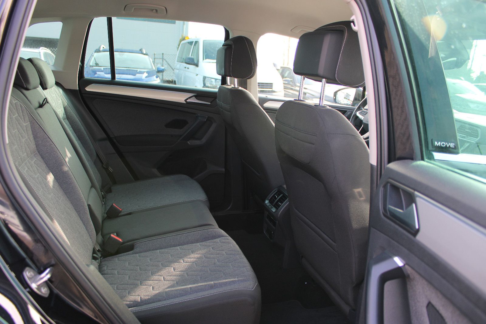 Fahrzeugabbildung Volkswagen Tiguan 1.5 TSI DSG MOVE Navi,PDC,LHZ,SHZ,LED