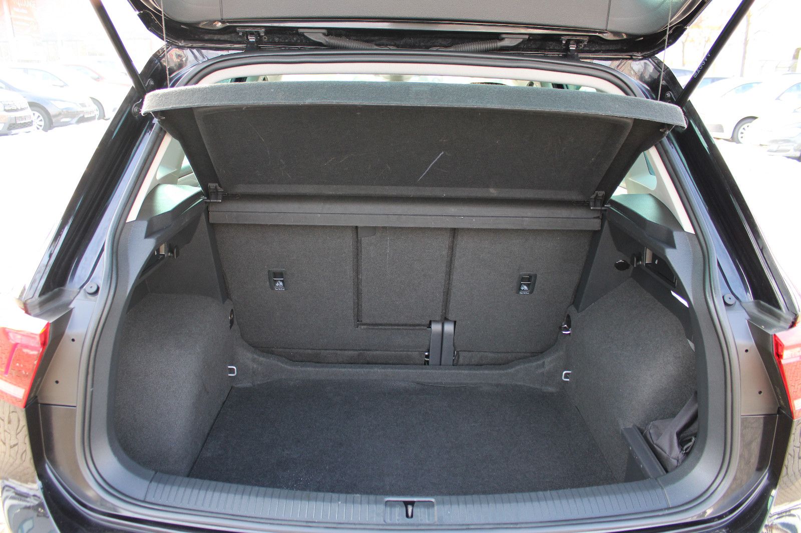 Fahrzeugabbildung Volkswagen Tiguan 1.5 TSI DSG MOVE Navi,PDC,LHZ,SHZ,LED