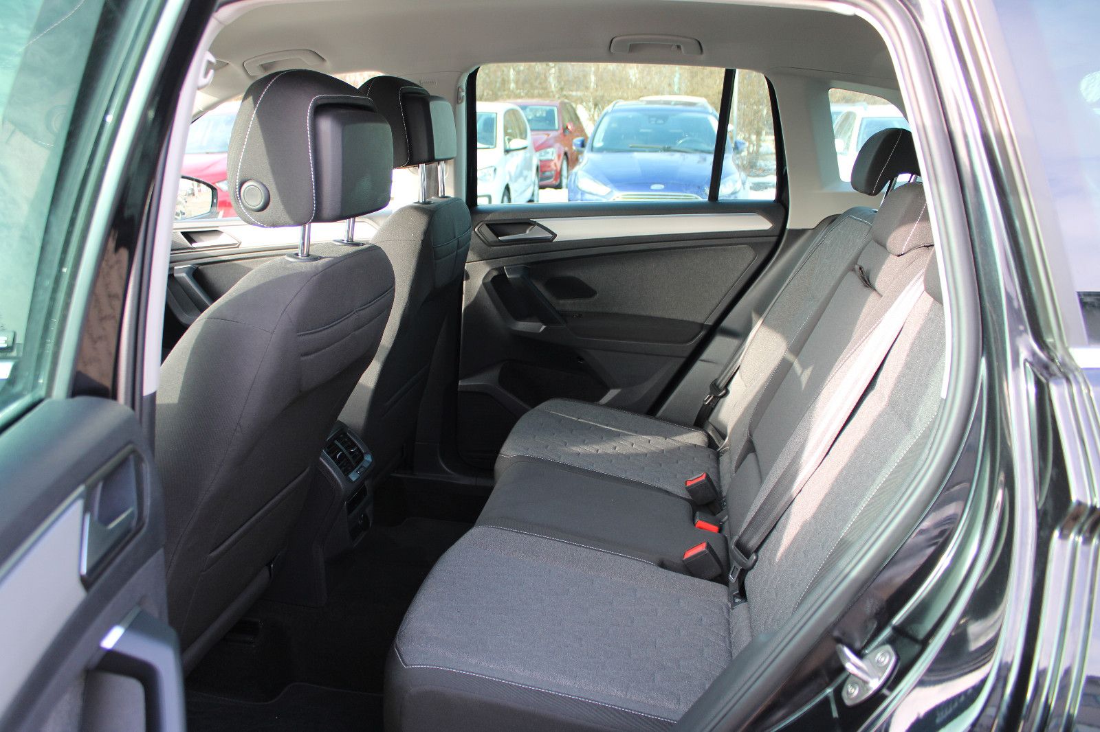 Fahrzeugabbildung Volkswagen Tiguan 1.5 TSI DSG MOVE Navi,PDC,LHZ,SHZ,LED