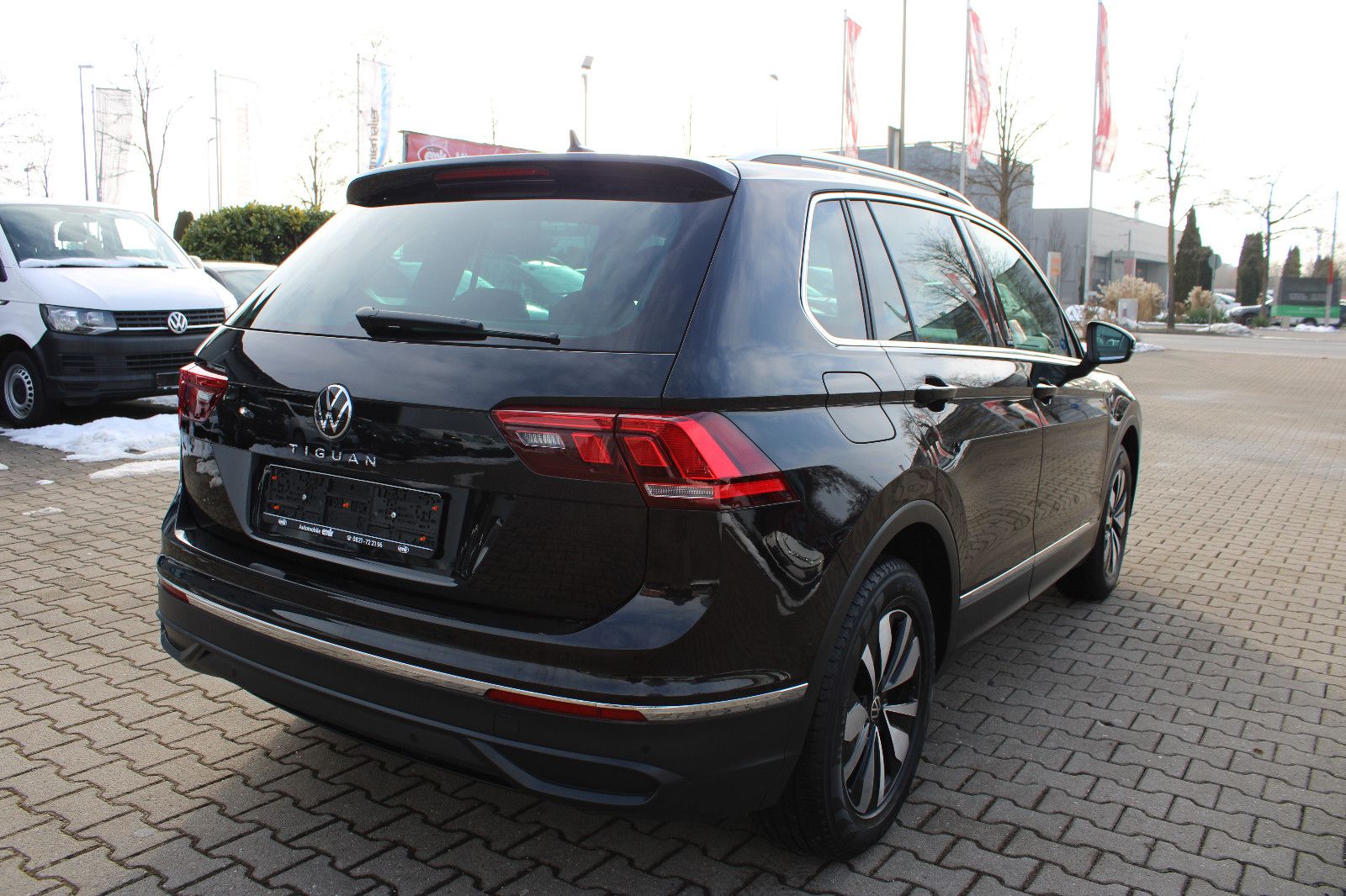 Fahrzeugabbildung Volkswagen Tiguan 1.5 TSI DSG MOVE Navi,PDC,LHZ,SHZ,LED