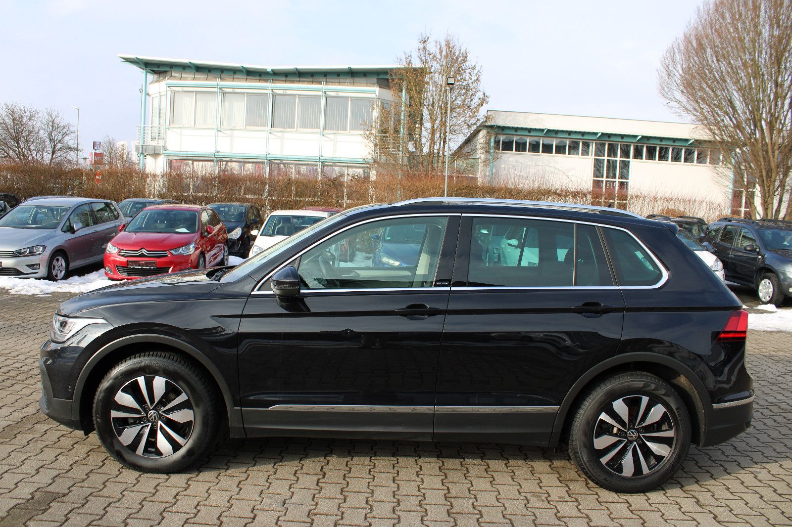 Fahrzeugabbildung Volkswagen Tiguan 1.5 TSI DSG MOVE Navi,PDC,LHZ,SHZ,LED