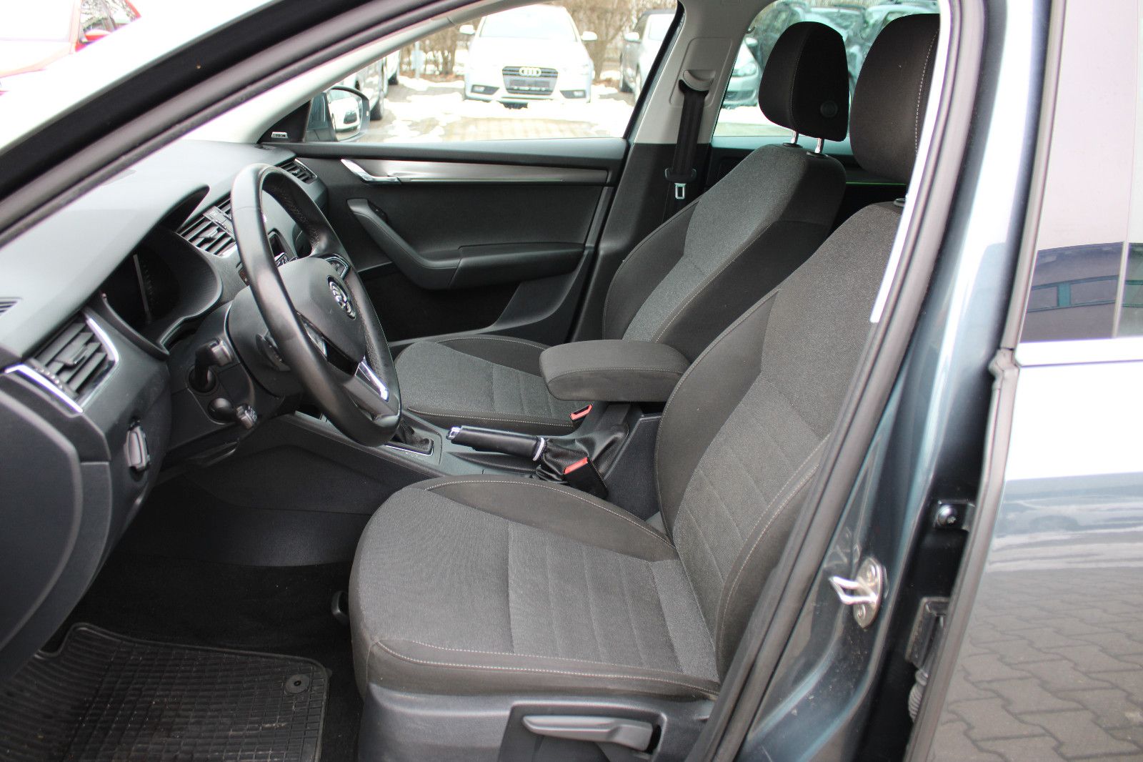 Fahrzeugabbildung SKODA Octavia 2.0 TDI DSG SOLEIL Kamera,Keyless,AHK,LE