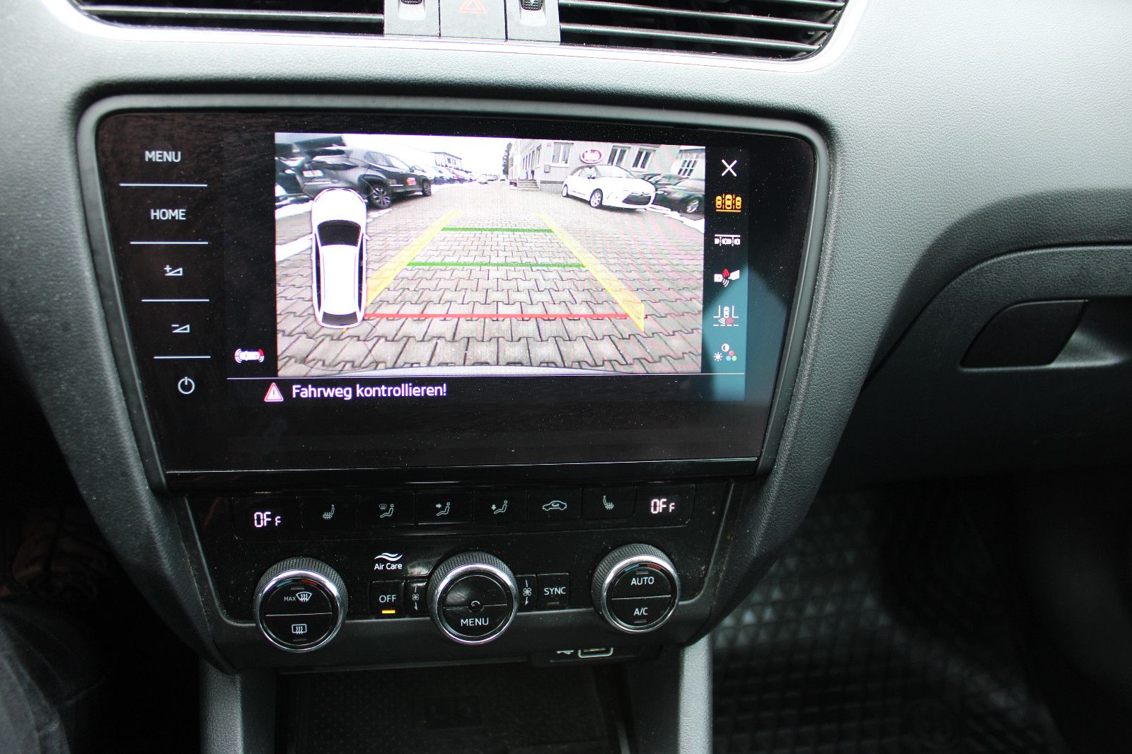 Fahrzeugabbildung SKODA Octavia 2.0 TDI DSG SOLEIL Kamera,Keyless,AHK,LE