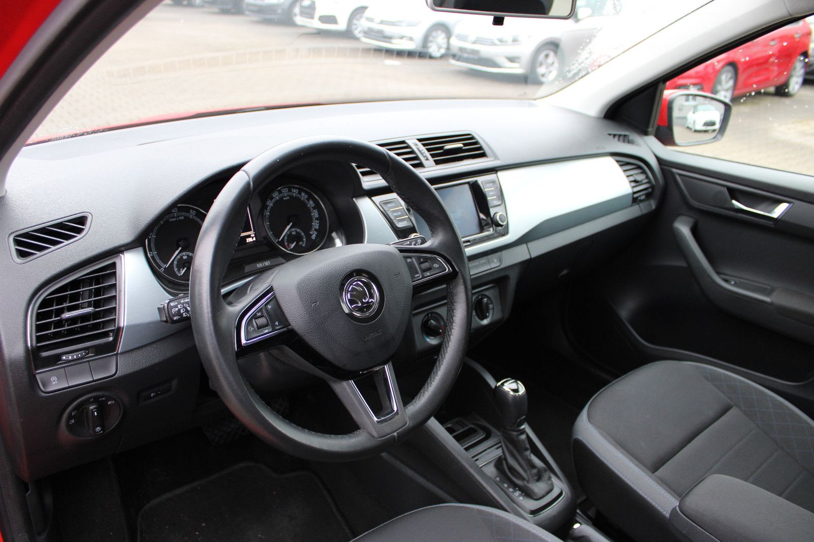 Fahrzeugabbildung SKODA Fabia 1.0l TSI DSG LED,PDC,SHZ