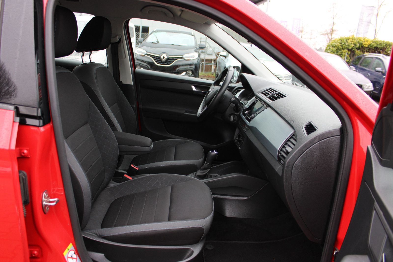 Fahrzeugabbildung SKODA Fabia 1.0l TSI DSG LED,PDC,SHZ