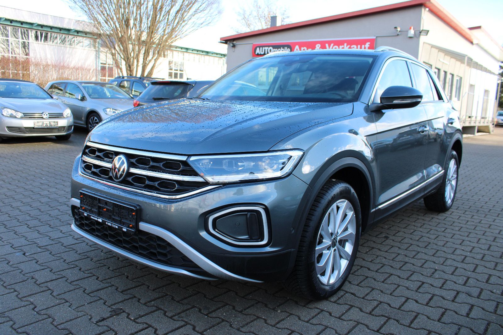 Fahrzeugabbildung Volkswagen T-Roc 1.5 TSI DSG Style SHZ,LED,ACC,PDC