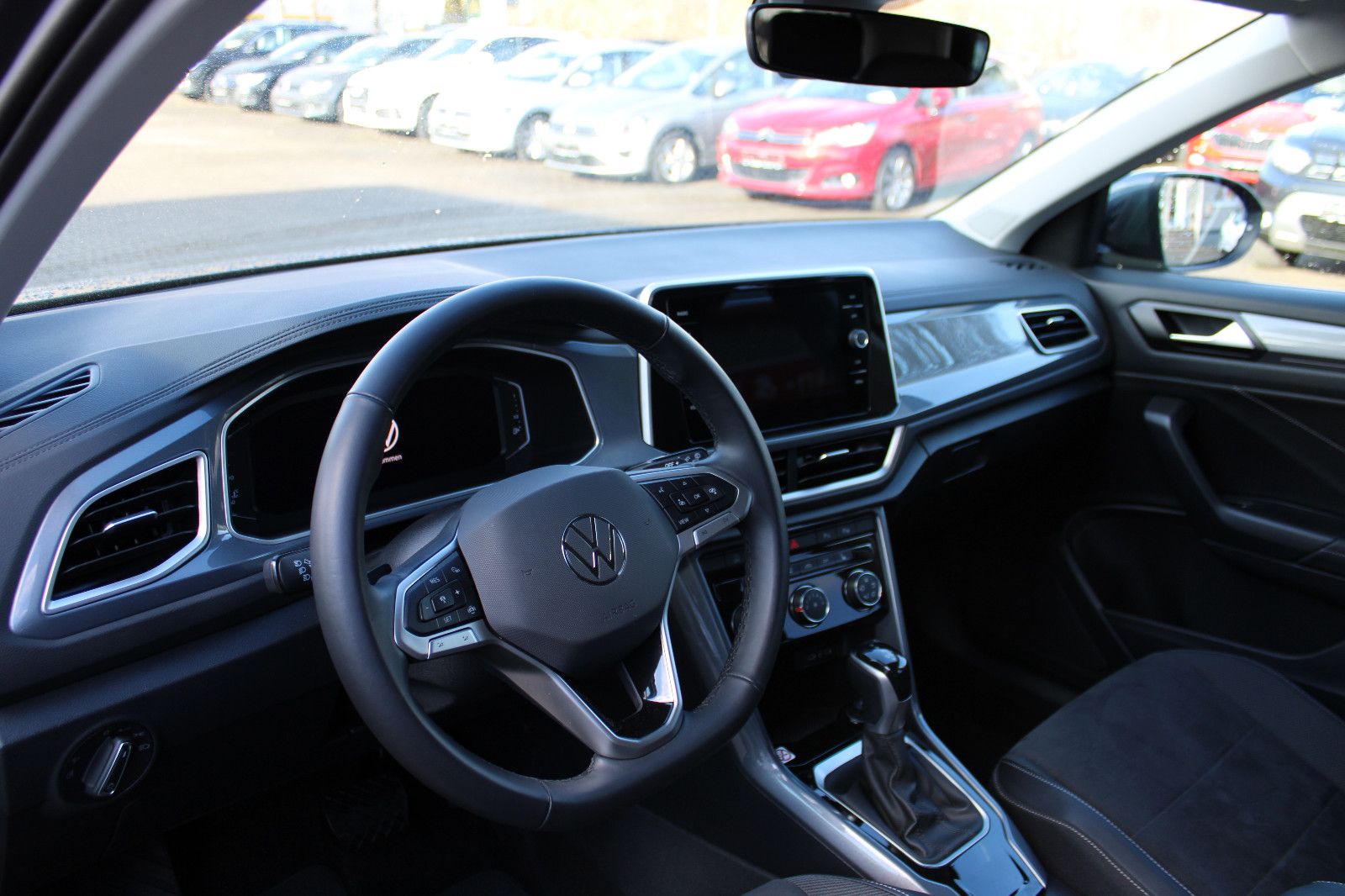 Fahrzeugabbildung Volkswagen T-Roc 1.5 TSI DSG Style SHZ,LED,ACC,PDC