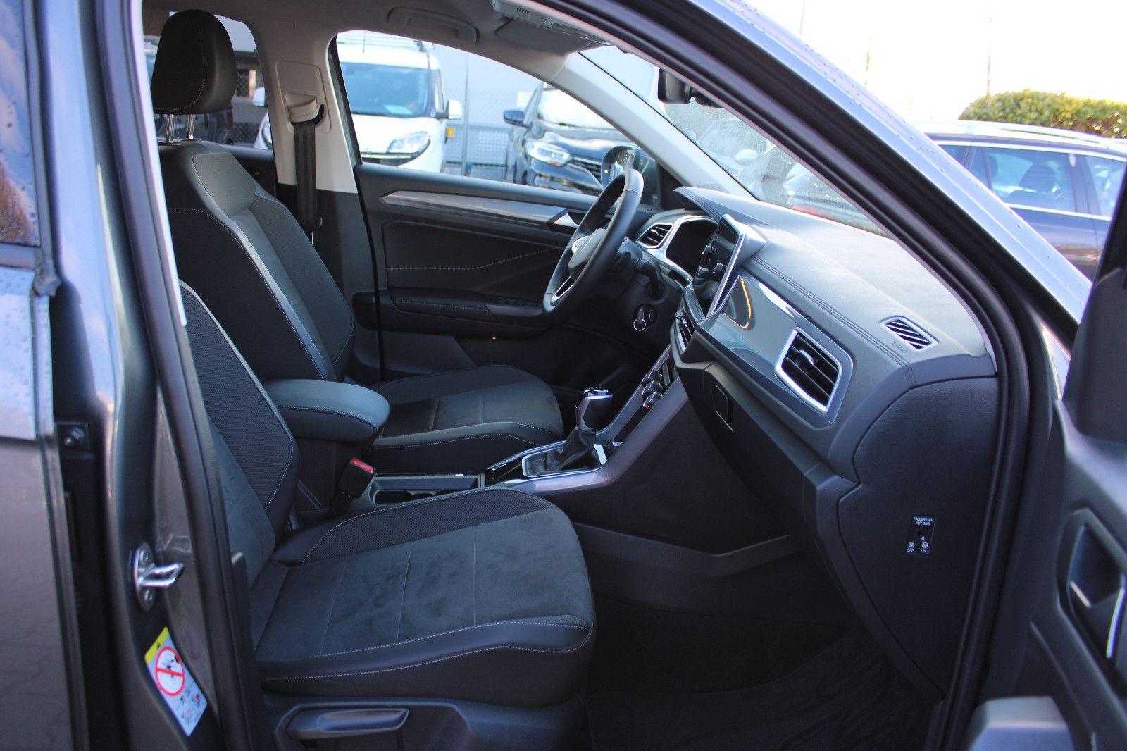 Fahrzeugabbildung Volkswagen T-Roc 1.5 TSI DSG Style SHZ,LED,ACC,PDC