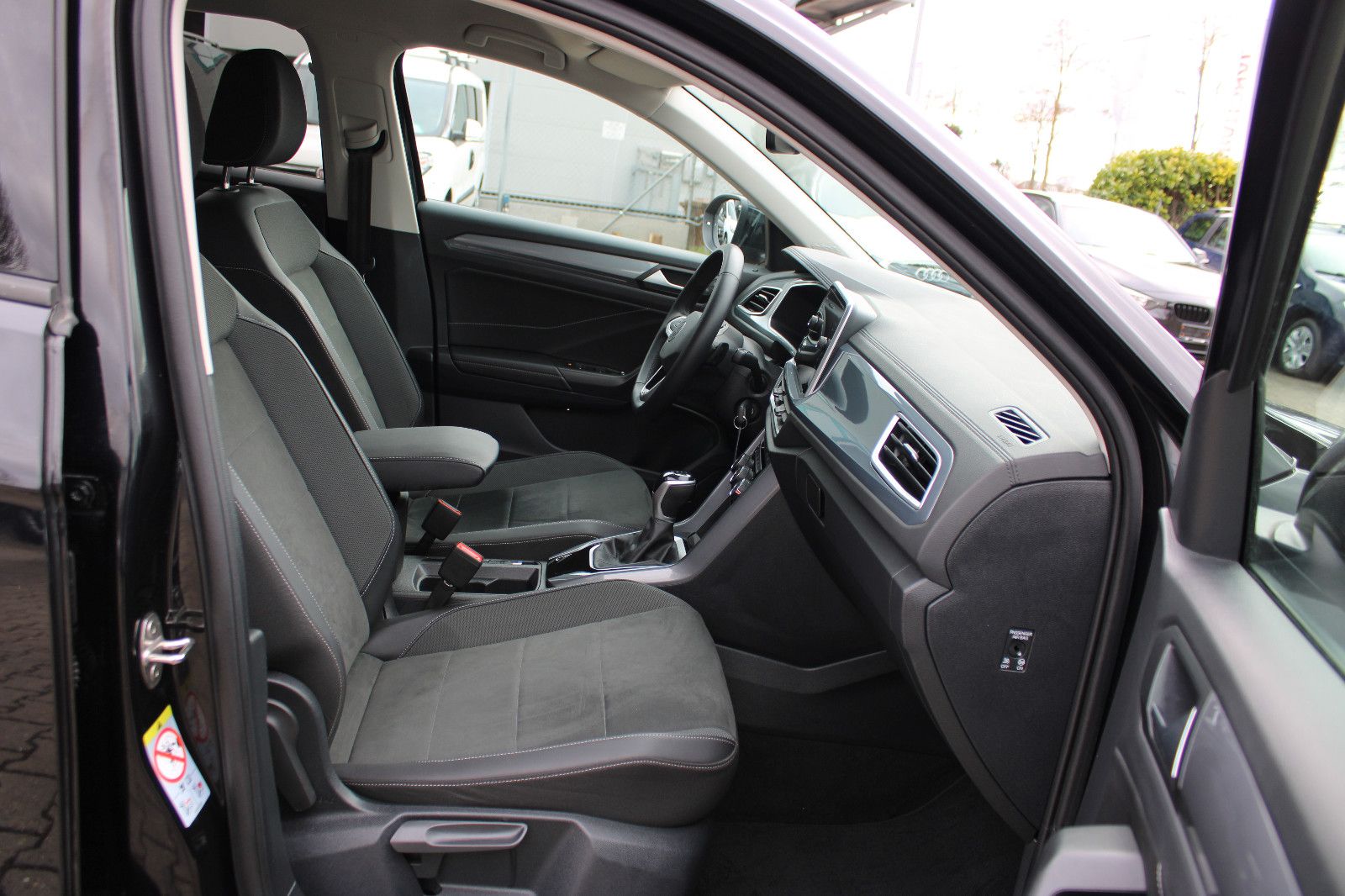 Fahrzeugabbildung Volkswagen T-Roc 1.5 TSI DSG Style PDC,ACC,LED,SHZ