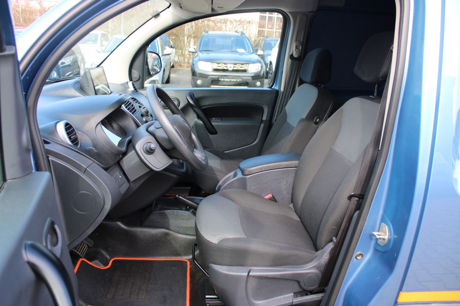 Fahrzeugabbildung Renault Kangoo TCe 115 EDC by Irmscher Bett,Hern,Kühlbox