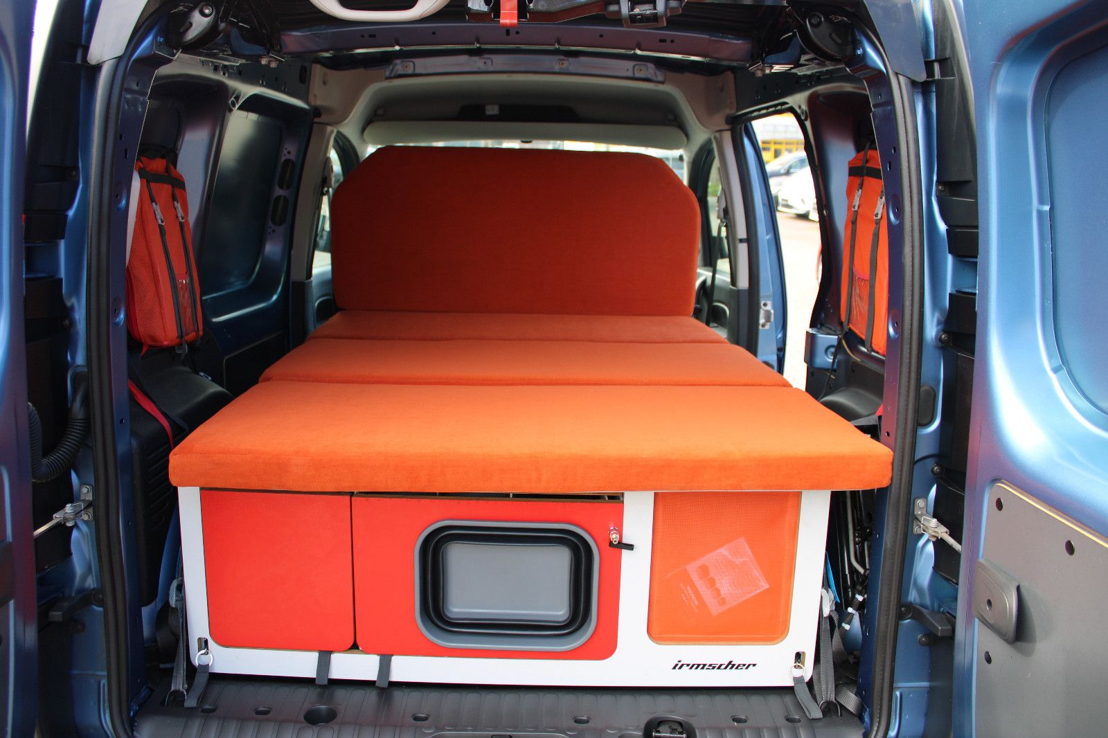 Fahrzeugabbildung Renault Kangoo By Irmscher Bett,Herd,Waschbecken.