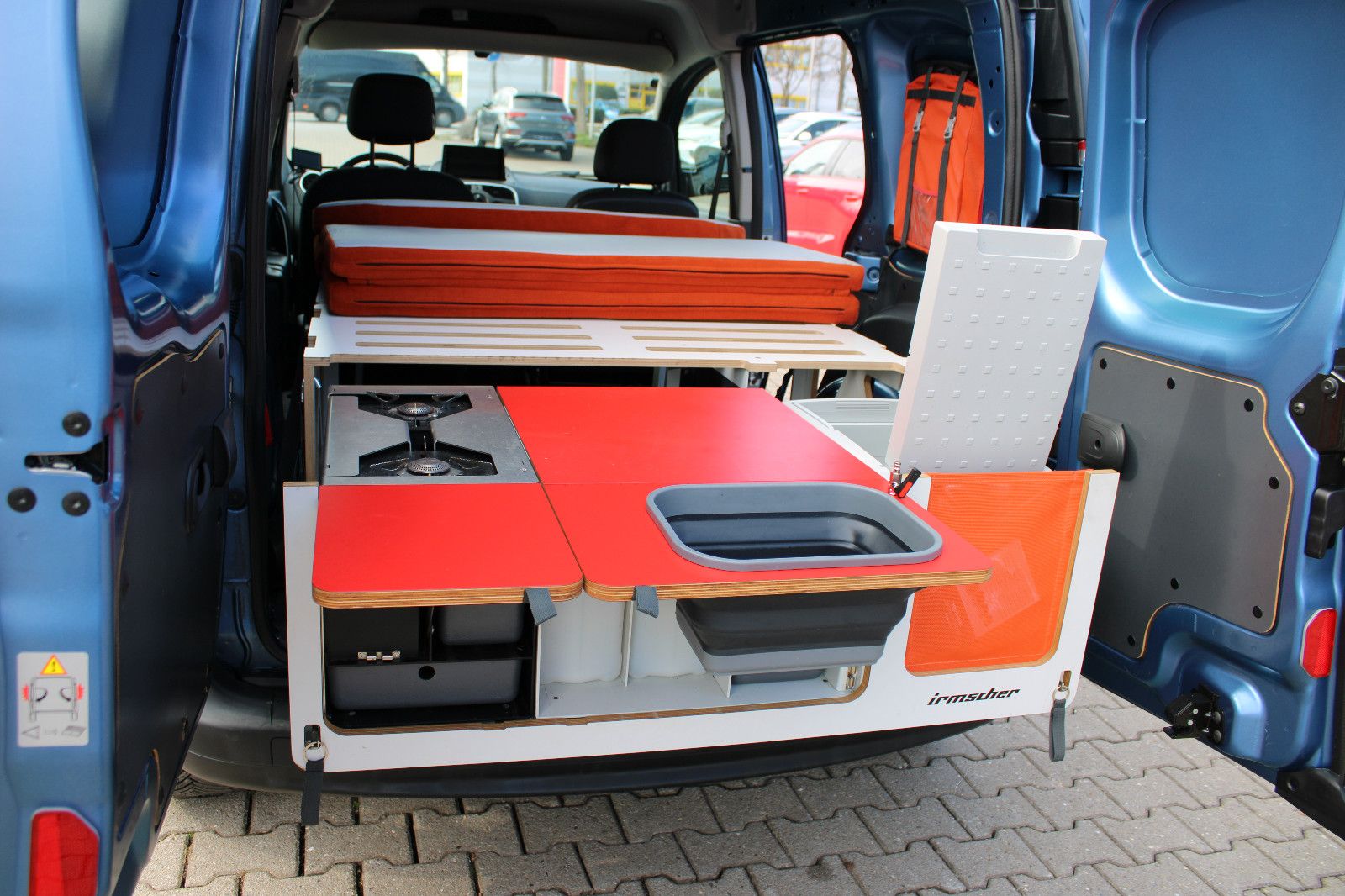 Fahrzeugabbildung Renault Kangoo By Irmscher Bett,Herd,Waschbecken.