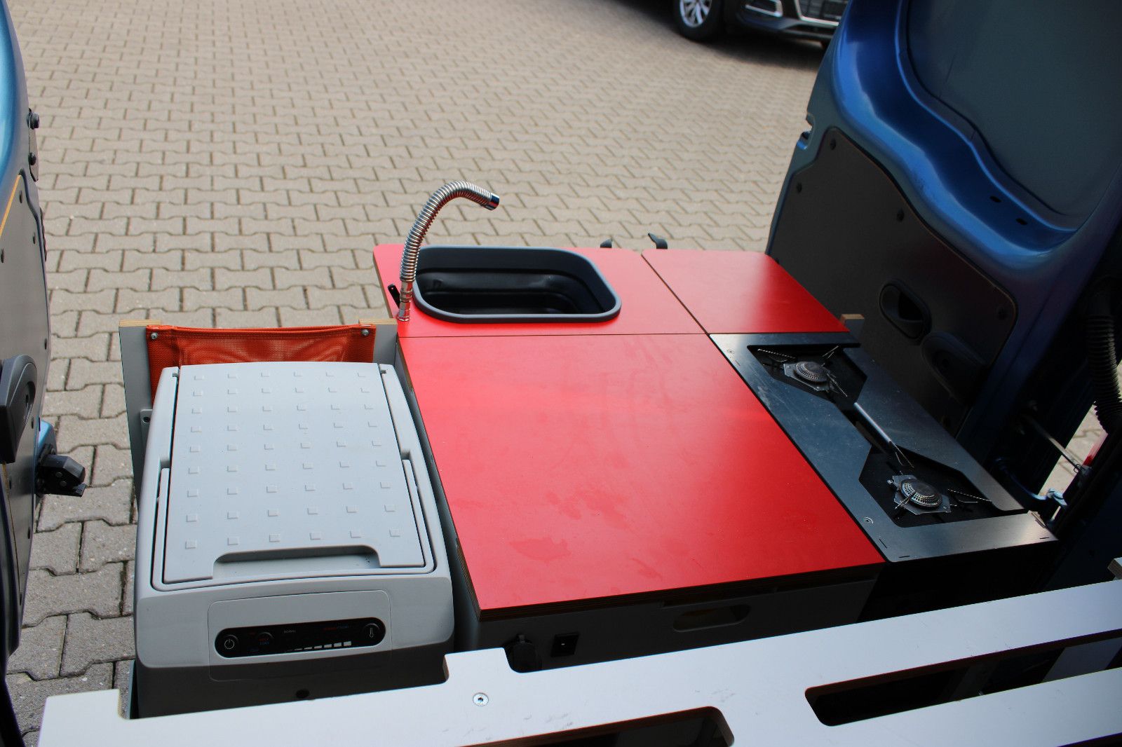 Fahrzeugabbildung Renault Kangoo By Irmscher Bett,Herd,Waschbecken.