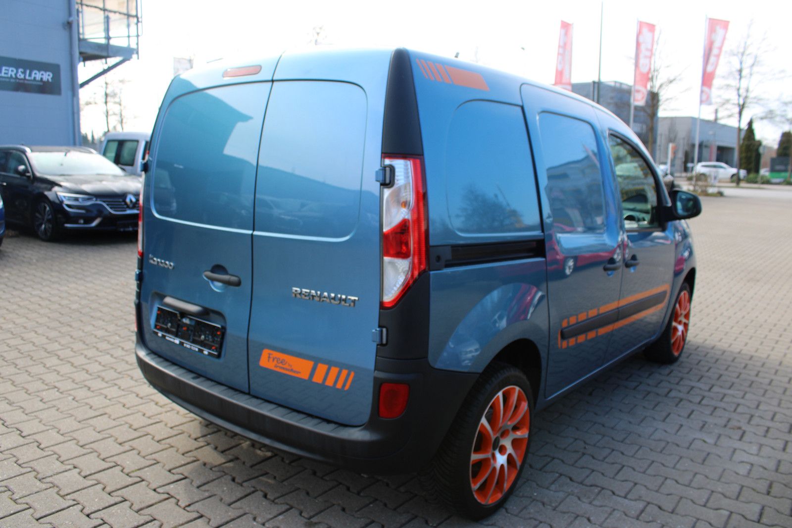 Fahrzeugabbildung Renault Kangoo By Irmscher Bett,Herd,Waschbecken.