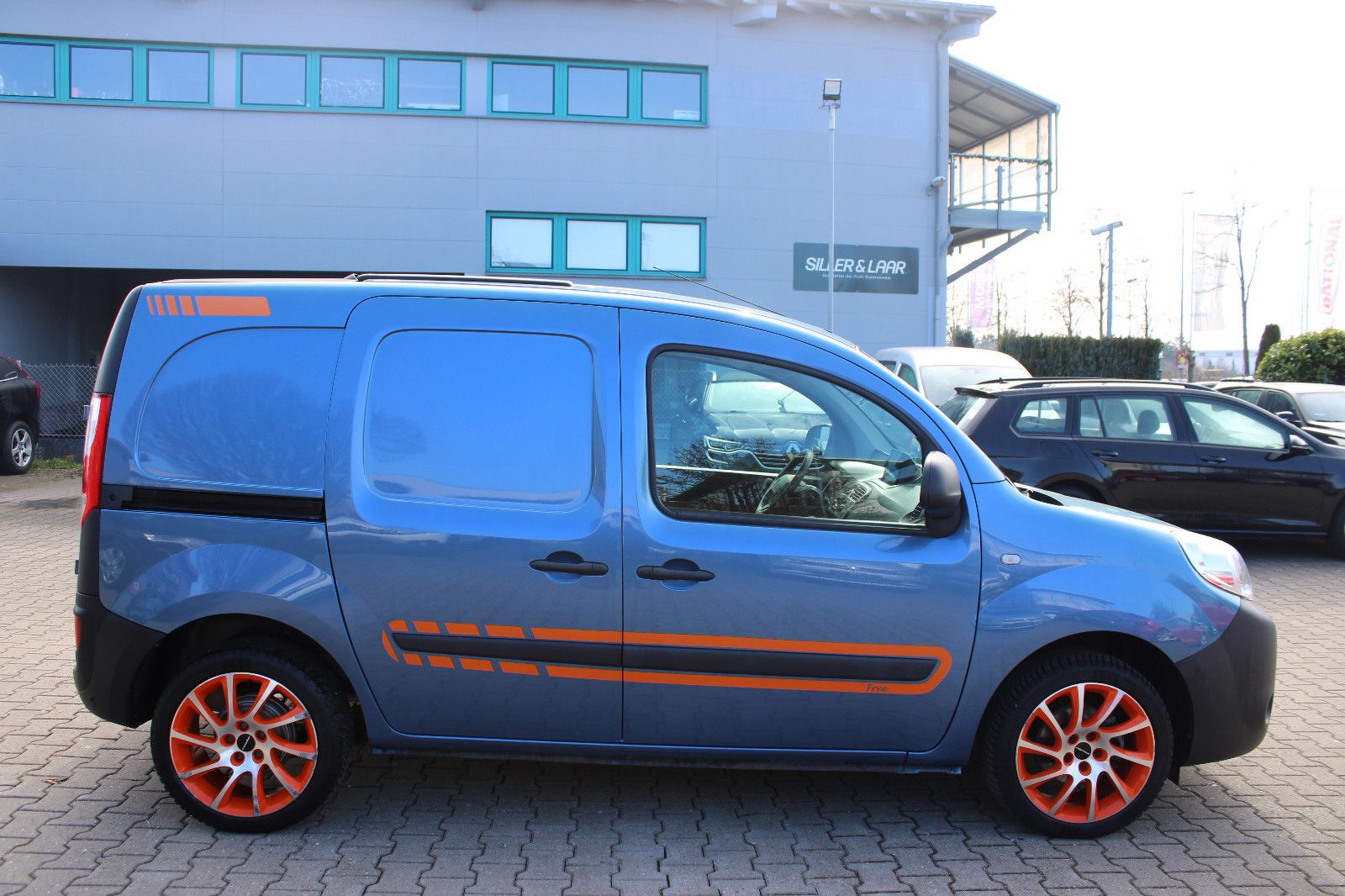 Fahrzeugabbildung Renault Kangoo By Irmscher Bett,Herd,Waschbecken.