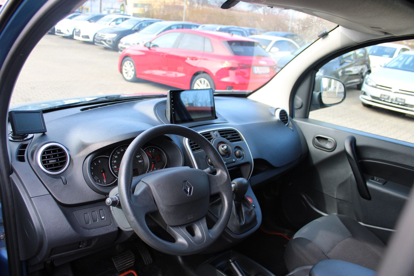 Fahrzeugabbildung Renault Kangoo By Irmscher Bett,Herd,Waschbecken.