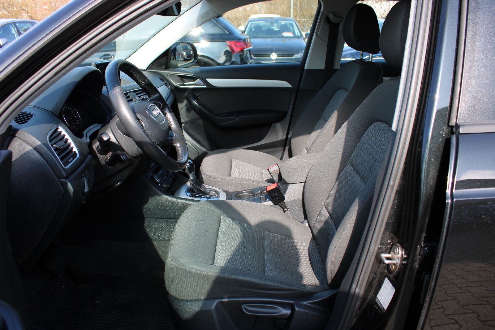 Fahrzeugabbildung Audi Q3 2.0 TDI S tronic quattro Navi,PDC,SHZ,Xenon,L