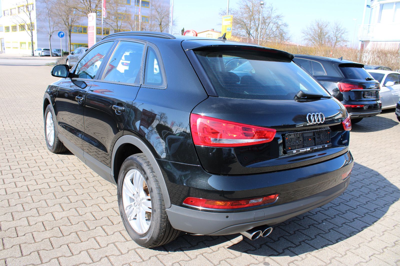 Fahrzeugabbildung Audi Q3 2.0 TDI S tronic quattro Navi,PDC,SHZ,Xenon,L