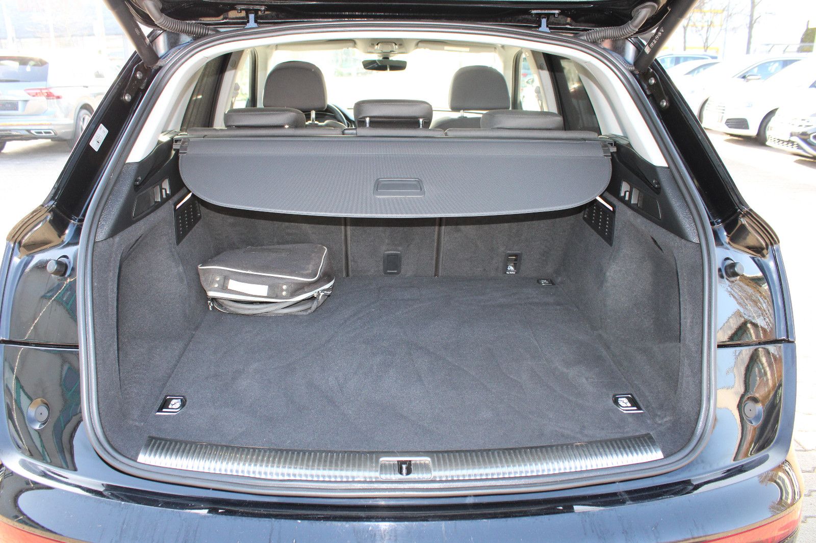 Fahrzeugabbildung Audi Q5 TFSI Hybrid S tronic quattro