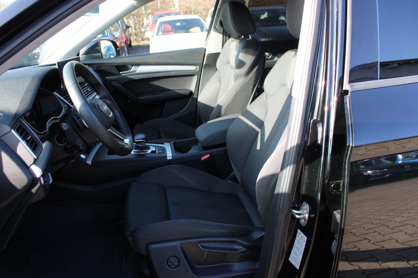 Fahrzeugabbildung Audi Q5 TFSI Hybrid S tronic quattro