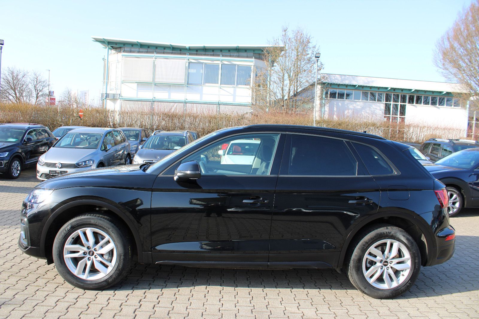 Fahrzeugabbildung Audi Q5 TFSI Hybrid S tronic quattro