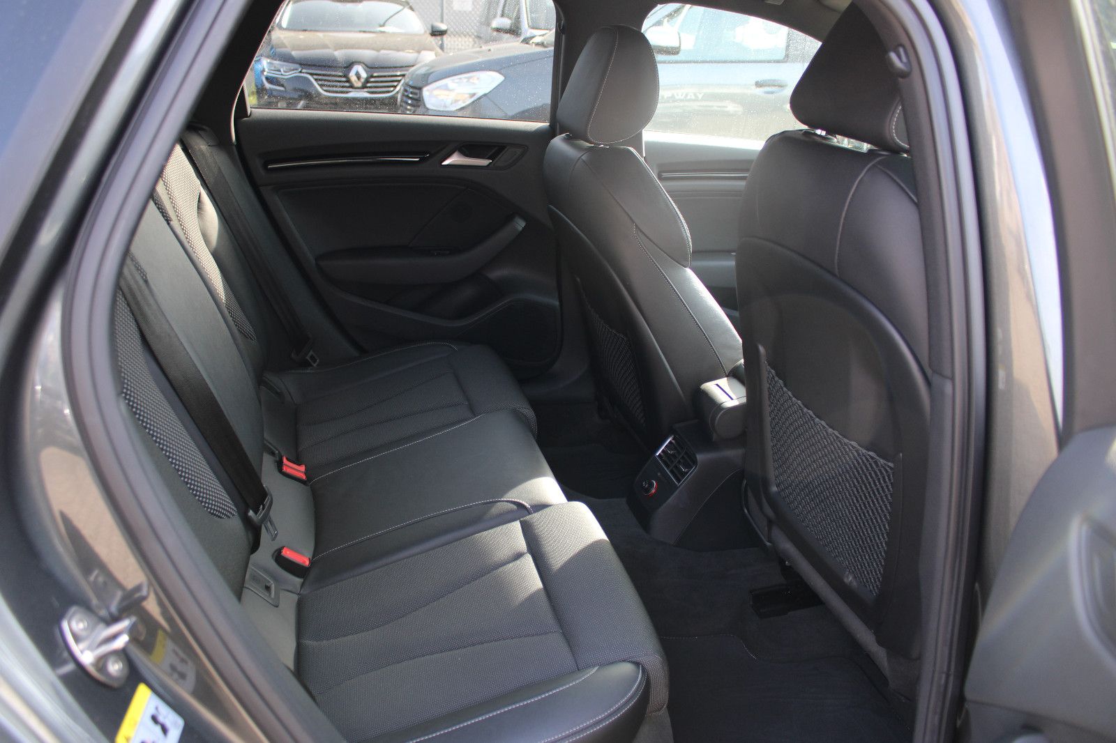 Fahrzeugabbildung Audi A3 1.8 TFSI S tronic S line Sportback