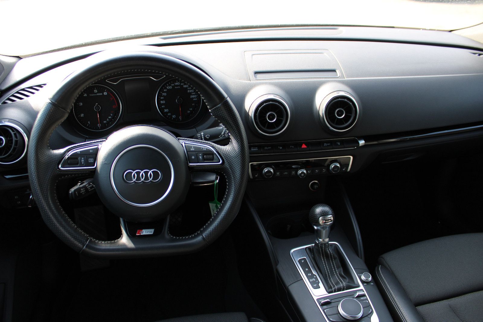 Fahrzeugabbildung Audi A3 1.8 TFSI S tronic S line Sportback