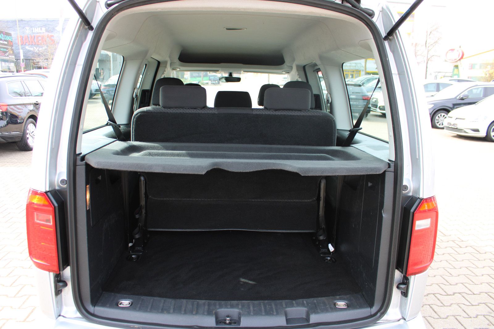 Fahrzeugabbildung Volkswagen Caddy 2,0TDI Maxi  7-Sitzer Navi,AHK,Klimaautom.