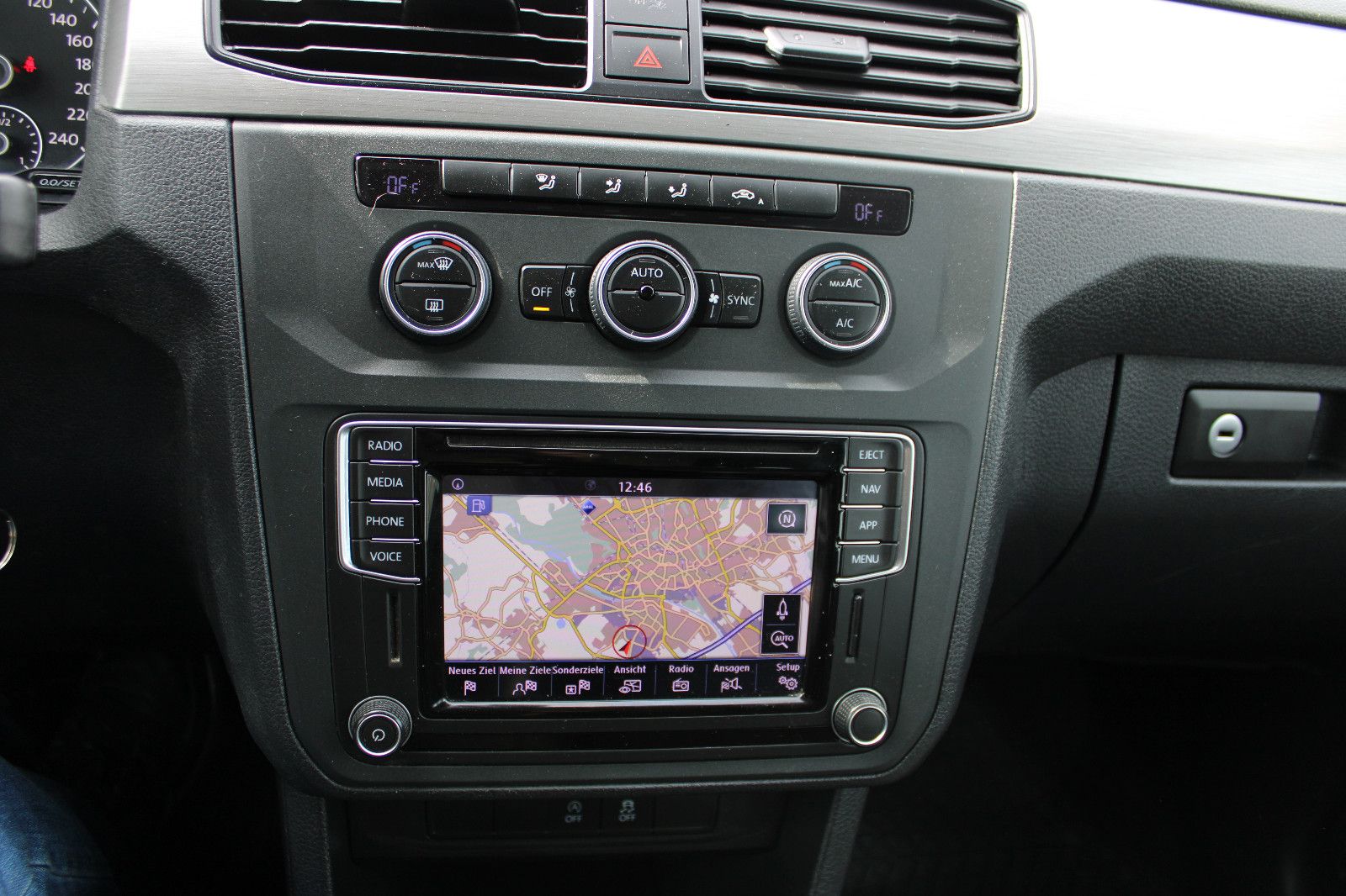 Fahrzeugabbildung Volkswagen Caddy 2,0TDI Maxi  7-Sitzer Navi,AHK,Klimaautom.