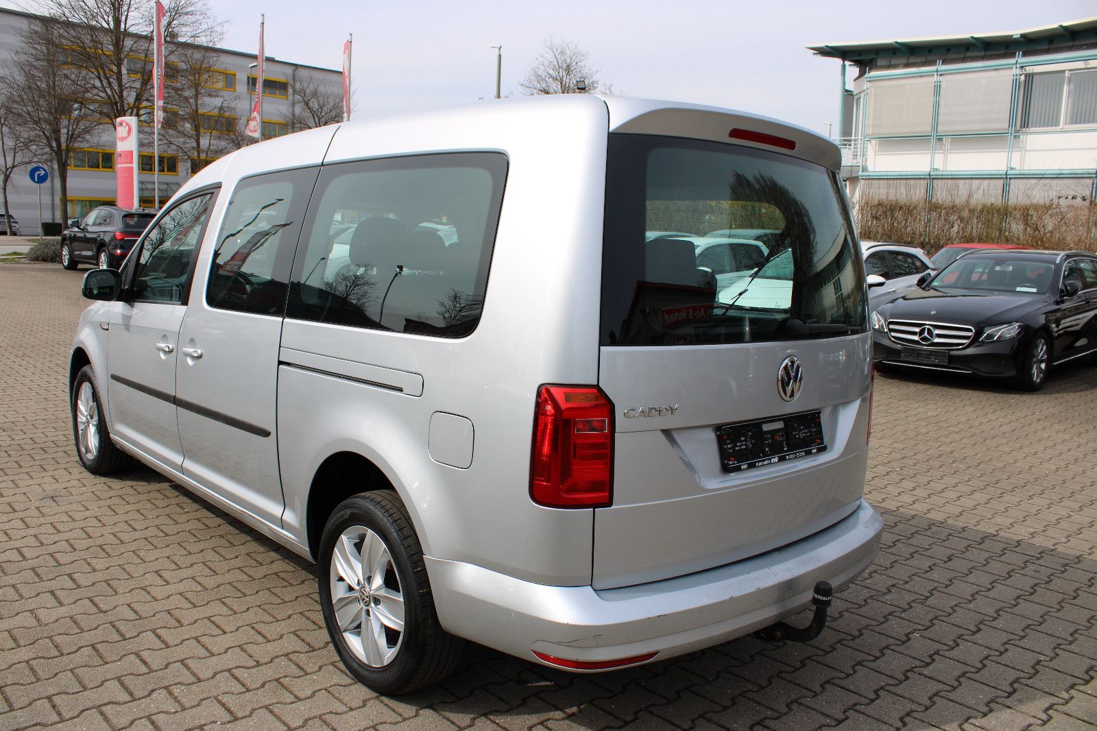 Fahrzeugabbildung Volkswagen Caddy 2,0TDI Maxi  7-Sitzer Navi,AHK,Klimaautom.