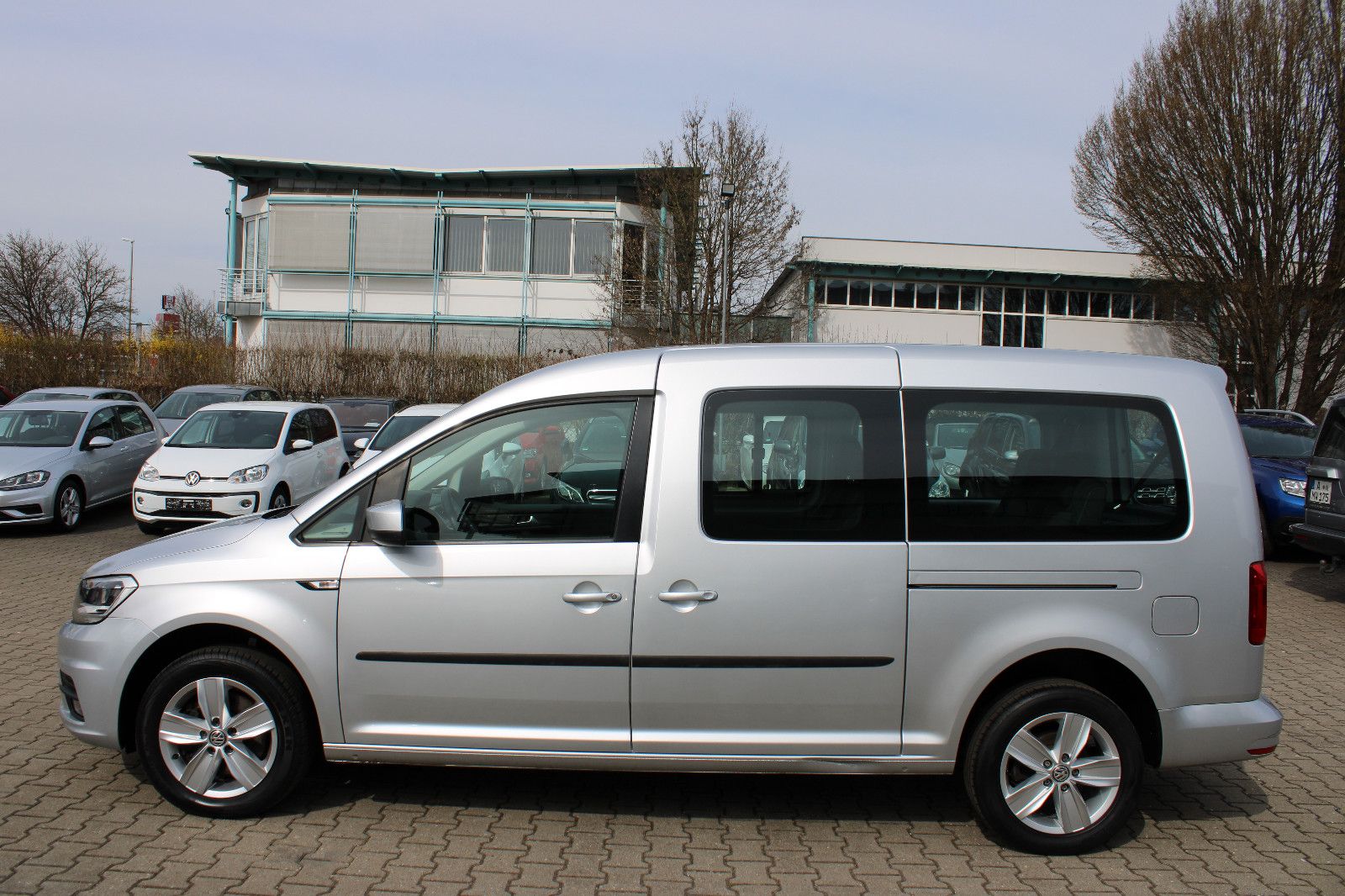 Fahrzeugabbildung Volkswagen Caddy 2,0TDI Maxi  7-Sitzer Navi,AHK,Klimaautom.